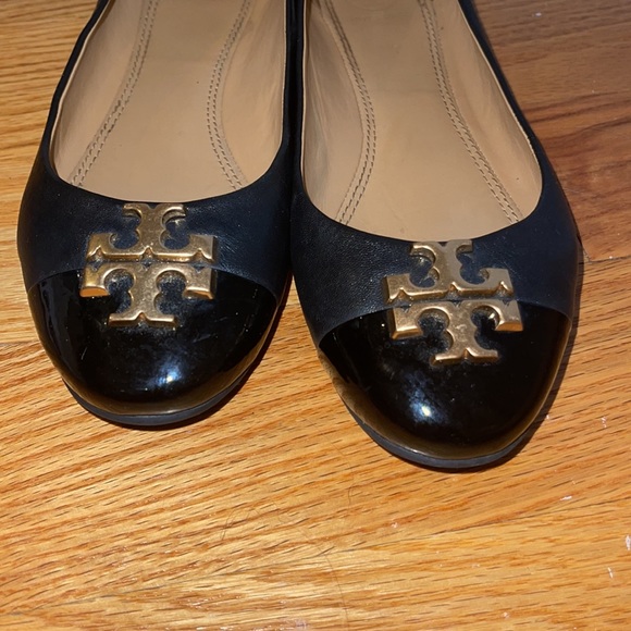 TORY BURCH FLATS SHOES 8 BLACK GOLD - Picture 5 of 10